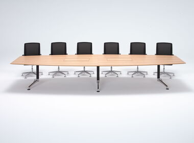 Konferenztisch Bootsform