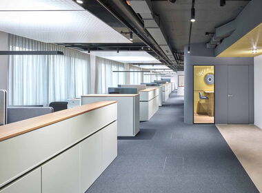 Raiffeisenbank, Olten: M4 Raummodul, Abdeckung Eiche natur
